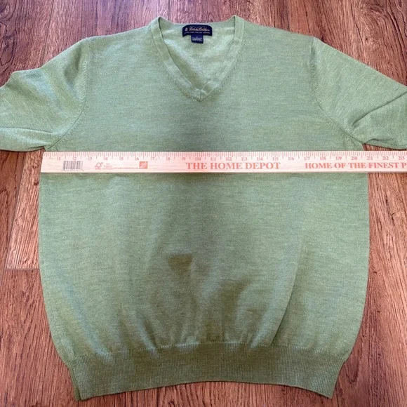 Brooks Brothers Mens Large Green Extra Fine Italian Merino Wool V-Neck Sweater - Picture 4 of 8